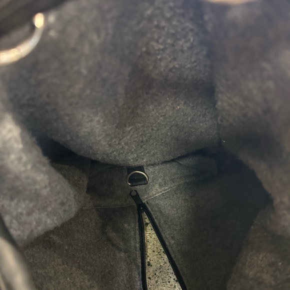 Kenneth Cole Reaction Black Tote w/matching Wrislet - Picture 6 of 6